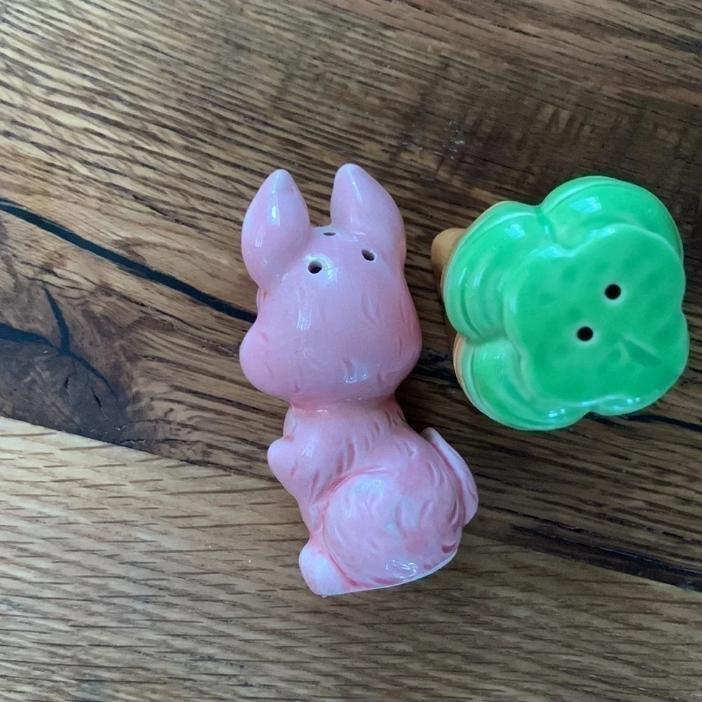 Easter bunny and carrot vintage salt and pepper shaker
